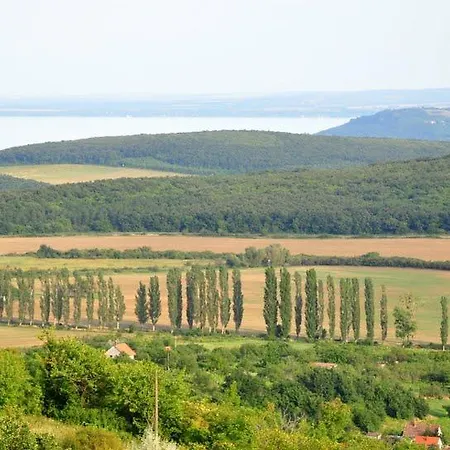 Balaton Felvideki Feher Porta Pécsely