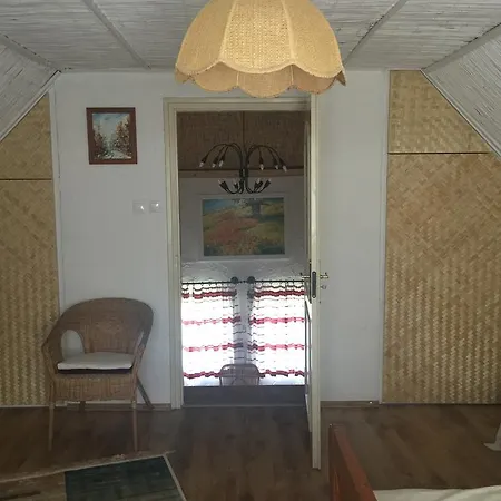 Balaton Felvideki Feher Porta Nyaraló *